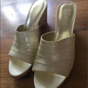 BRAND NEW Cream heeled sandals